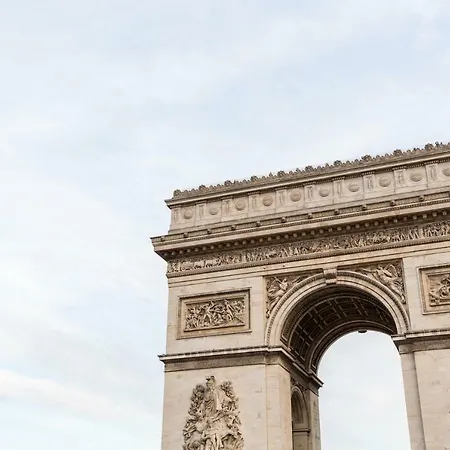 Apartment Veeve - Crisp Whites In The 16th Paris