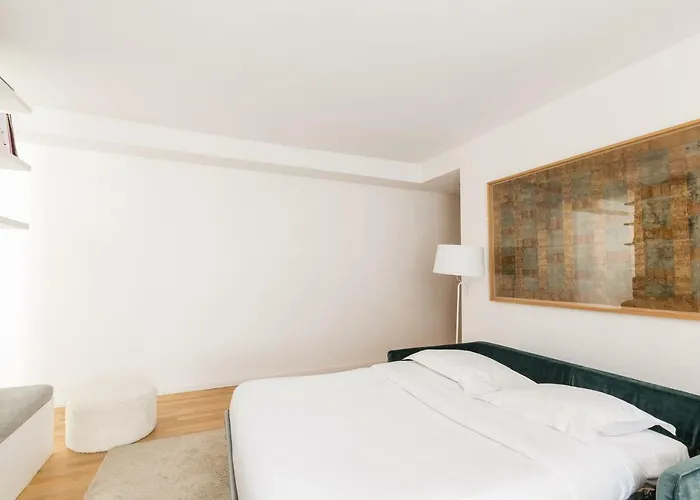 Veeve - Crisp Whites In The 16th Appartement Parijs