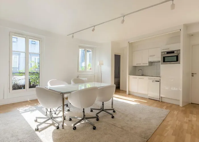 Veeve - Crisp Whites In The 16th *